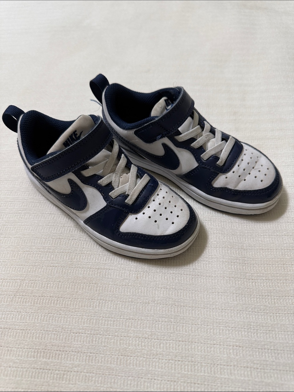 Nike Kids Navy and White Hook-and-Loop Sneakers